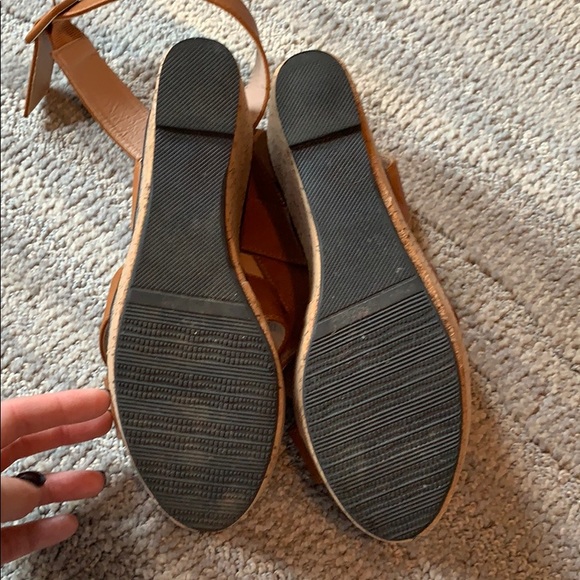 Tan wedges wrap around ankle - Picture 2 of 2
